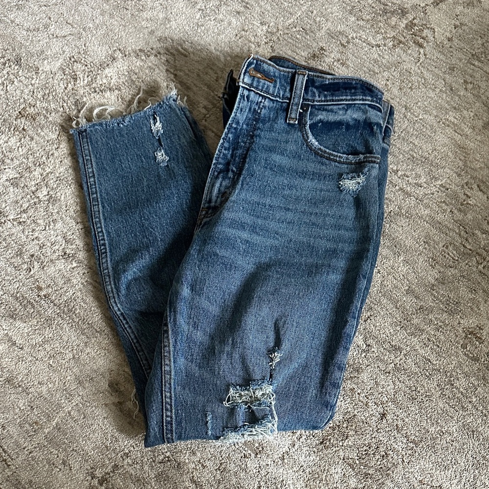 Abercrombie & Fitch Distressed Ankle Jeans in Blue